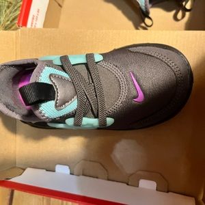 Nike Toddler 9c tennis shoes